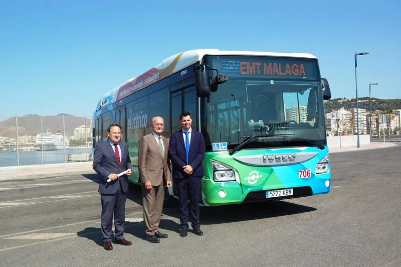 IVECO Entrega Sus Autobuses Urbanway Full Hybrid Lancelot Digital