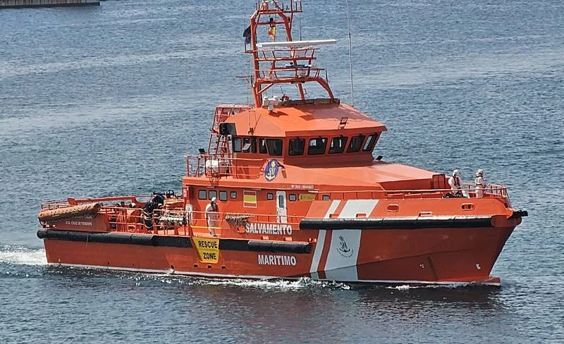 Una patera con 25 migrantes llega a Puerto Naos Una patera con 25 migrantes llega a Puerto Naos
