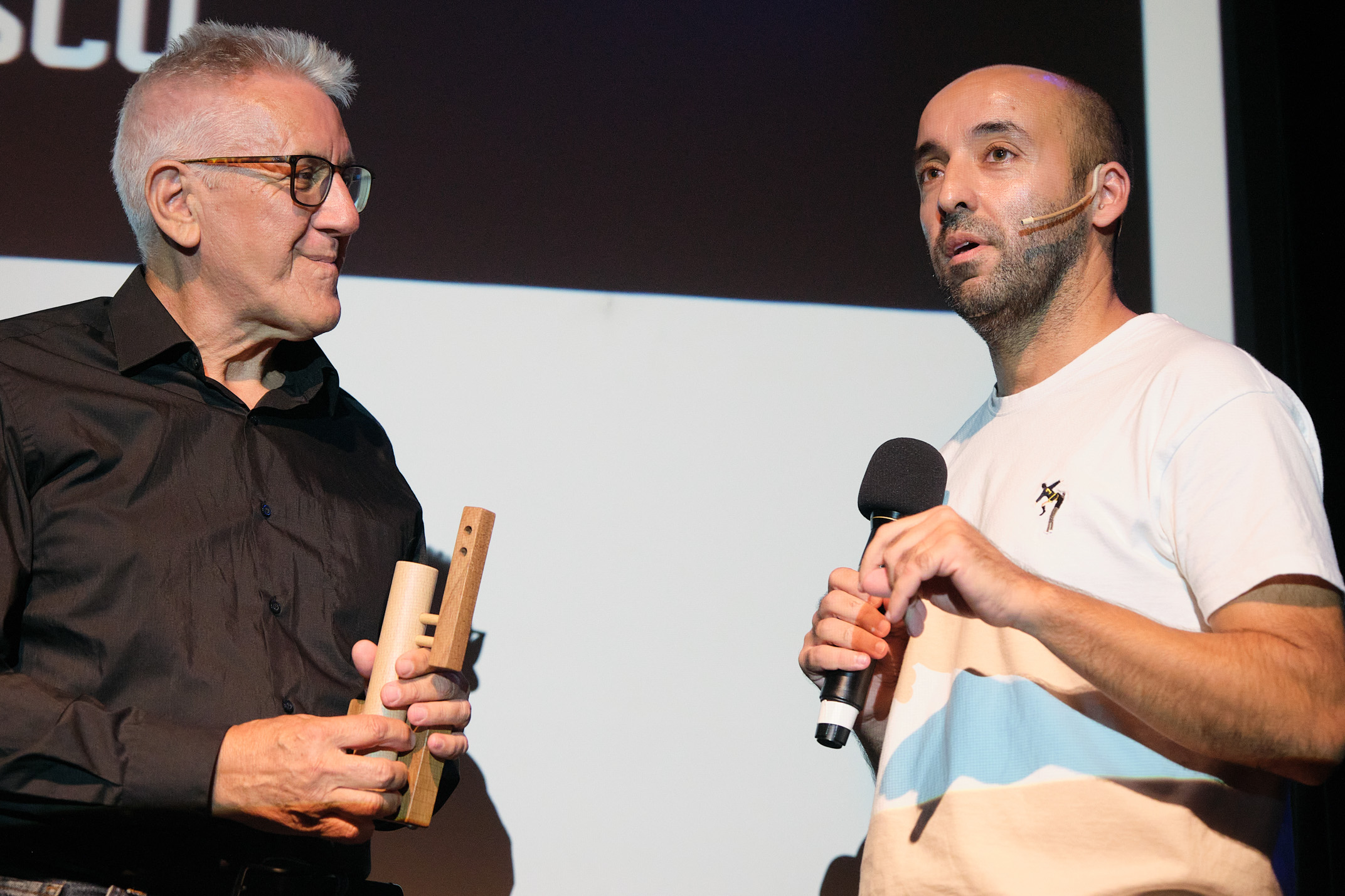 Se estrenó 'Cosecha', una pieza creada para esta edición que trata sobre colectivos que se dedican a entrar en las granjas de datos para ponerlos a disposición de la colectividad Se estrenó 'Cosecha', una pieza creada para esta edición que trata sobre colectivos que se dedican a entrar en las granjas de datos para ponerlos a disposición de la colectividad