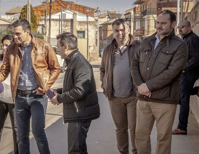 sánchez junto a la banda del peugeot sánchez junto a la banda del peugeot