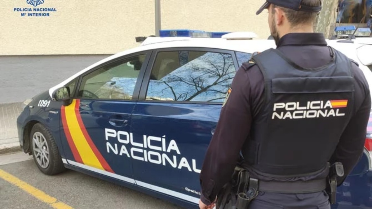 Agentes de Policía Nacional Agentes de Policía Nacional