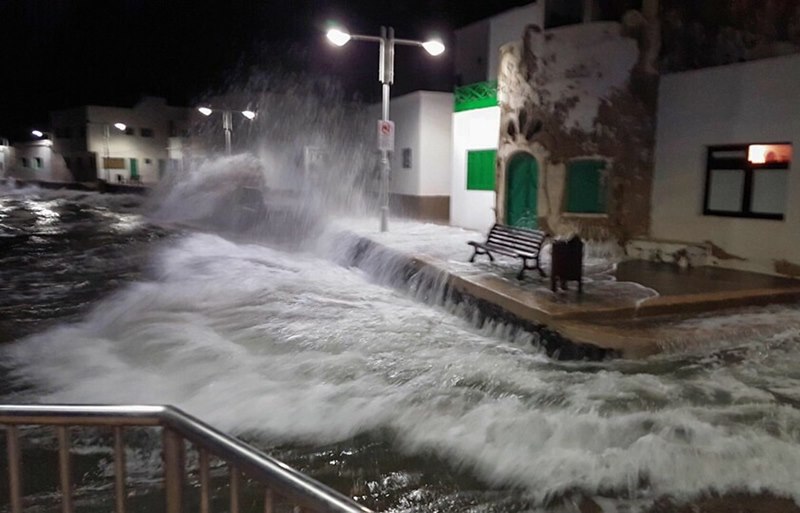 lluvia en lanzarote y mar de fondo lluvia en lanzarote y mar de fondo