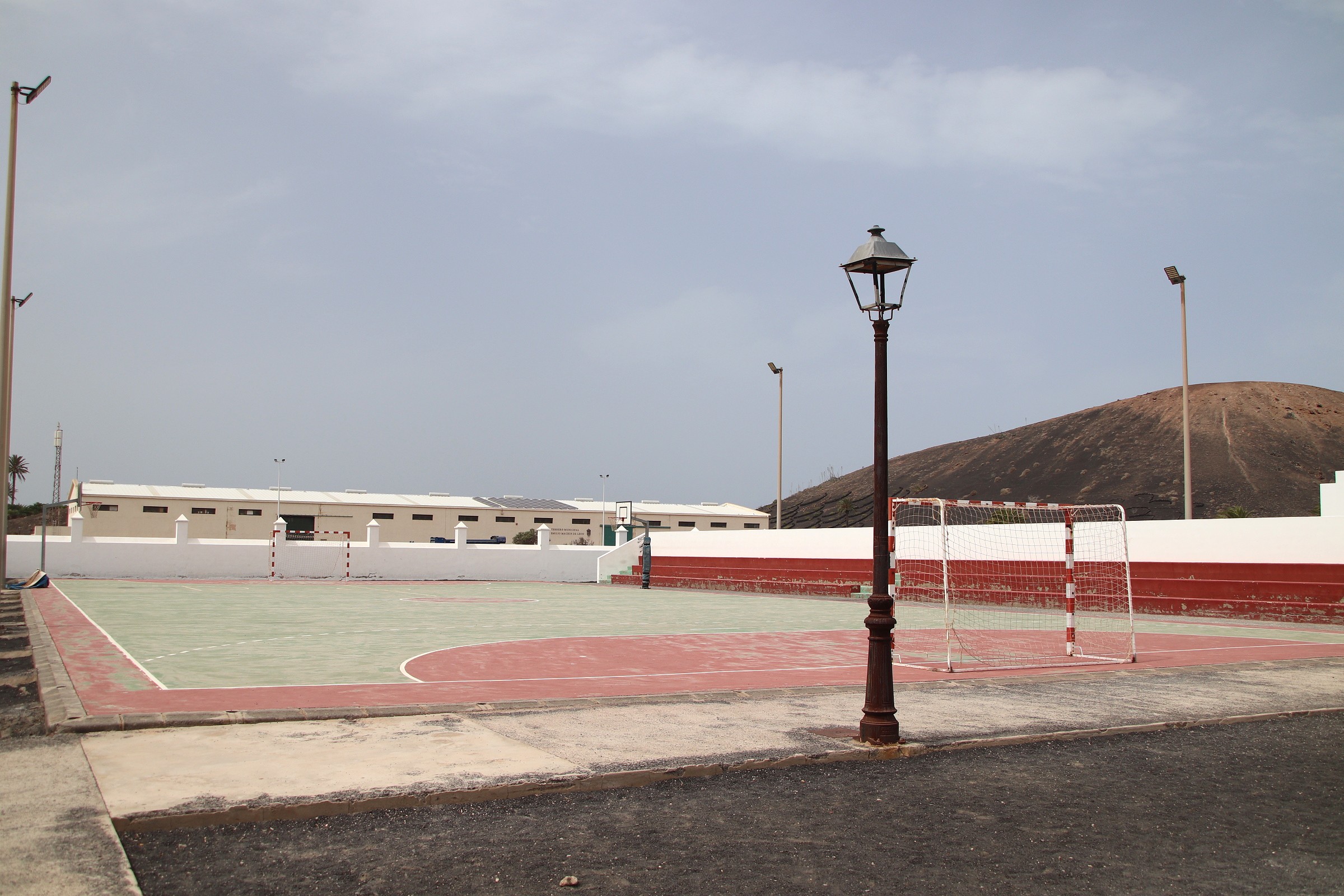 La instalación contará con cancha polideportiva, grada, zona de sombra, pista de fútbol e iluminación, entre otras dotaciones La instalación contará con cancha polideportiva, grada, zona de sombra, pista de fútbol e iluminación, entre otras dotaciones