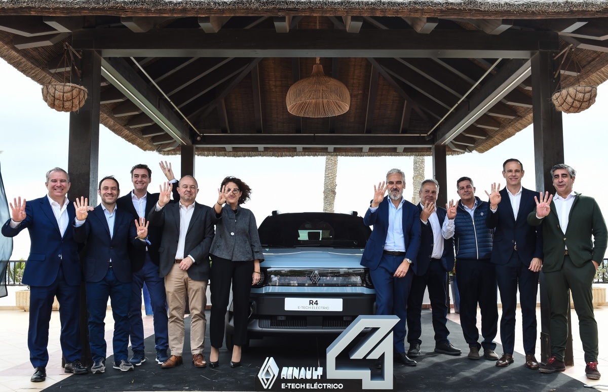 El vehículo combina un diseño retrofuturista que rinde homenaje al ADN del modelo original con la polivalencia y la tecnología más avanzada El vehículo combina un diseño retrofuturista que rinde homenaje al ADN del modelo original con la polivalencia y la tecnología más avanzada