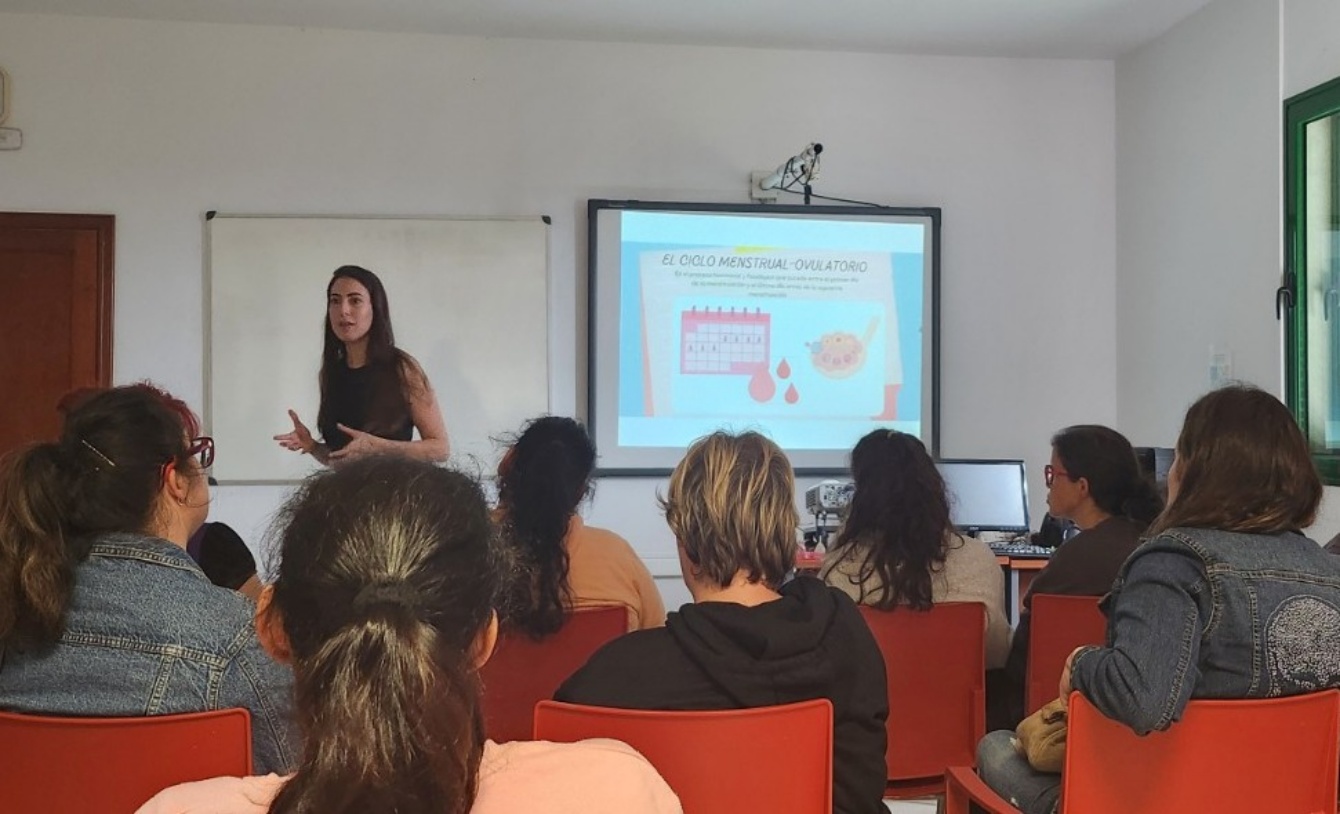 Los talleres abordan temas como la anticoncepción, los cambios corporales en la pubertad o la prevención de infecciones de transmisión sexual (ITS) Los talleres abordan temas como la anticoncepción, los cambios corporales en la pubertad o la prevención de infecciones de transmisión sexual (ITS)