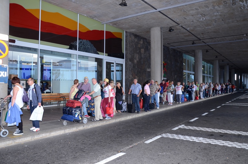 La patronal turística pide al Cabildo que agilice la aprobación del Reglamento de Áreas Sensibles de este servicio público antes de Navidad La patronal turística pide al Cabildo que agilice la aprobación del Reglamento de Áreas Sensibles de este servicio público antes de Navidad