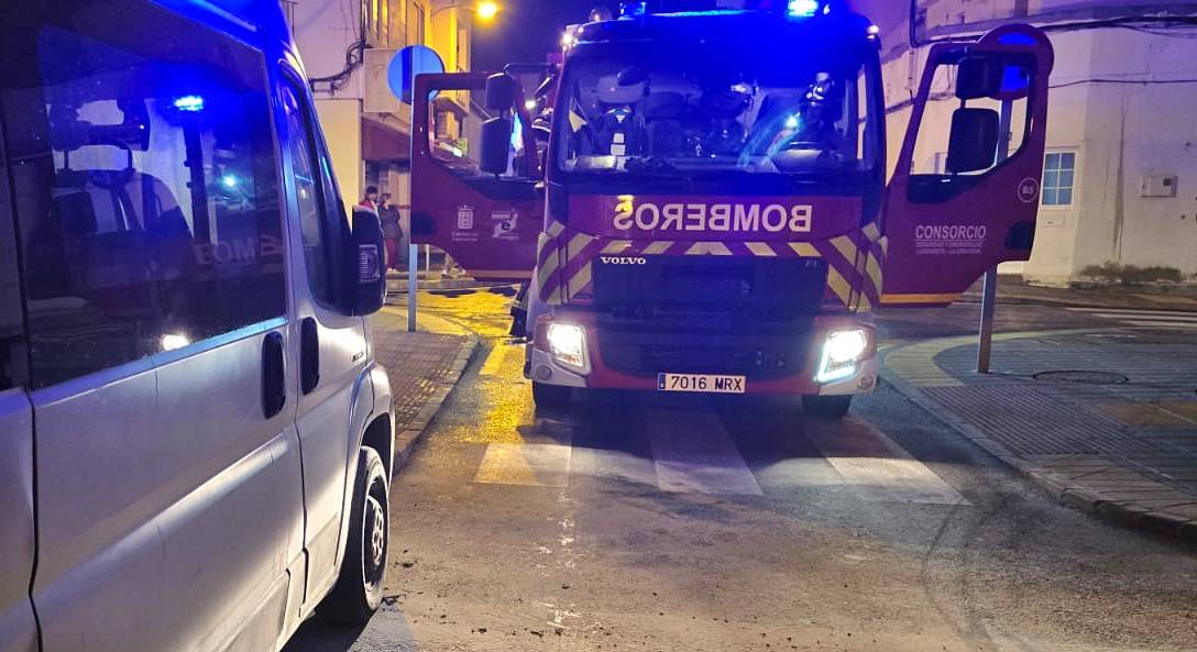Un conato de incendio en una furgoneta provoca el susto en Arrecife Un conato de incendio en una furgoneta provoca el susto en Arrecife