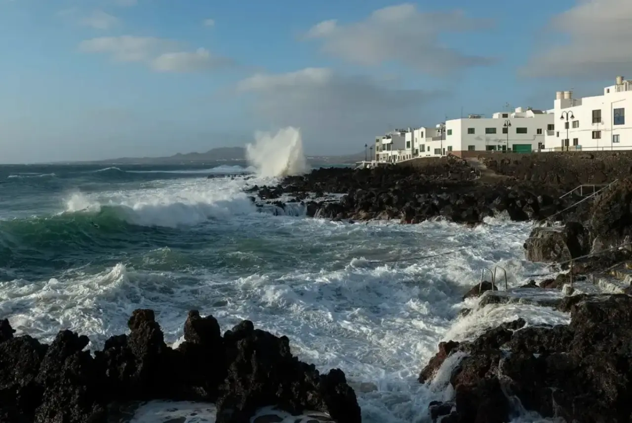 El viento sigue amenazando a Lanzarote este sábado El viento sigue amenazando a Lanzarote este sábado