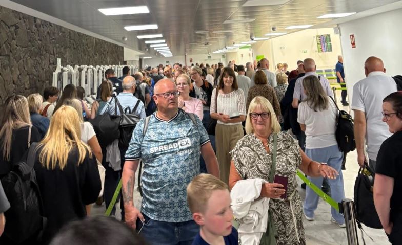 Colas aeropuerto pasaporte Colas aeropuerto pasaporte