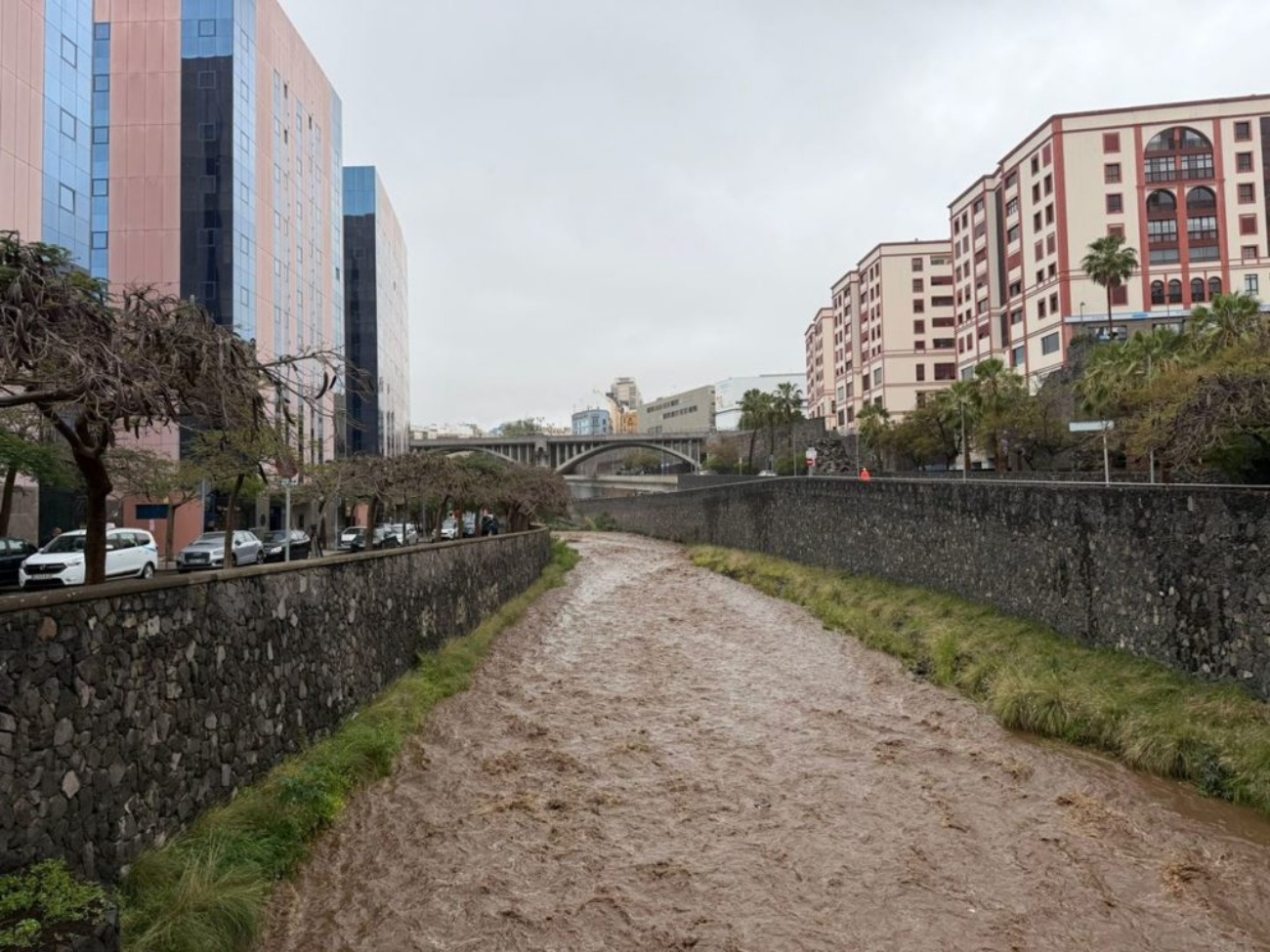 Inundaciones, carreteras afectadas y cambios en colegios y sanidad, las lluvias pasan factura a la isla Inundaciones, carreteras afectadas y cambios en colegios y sanidad, las lluvias pasan factura a la isla