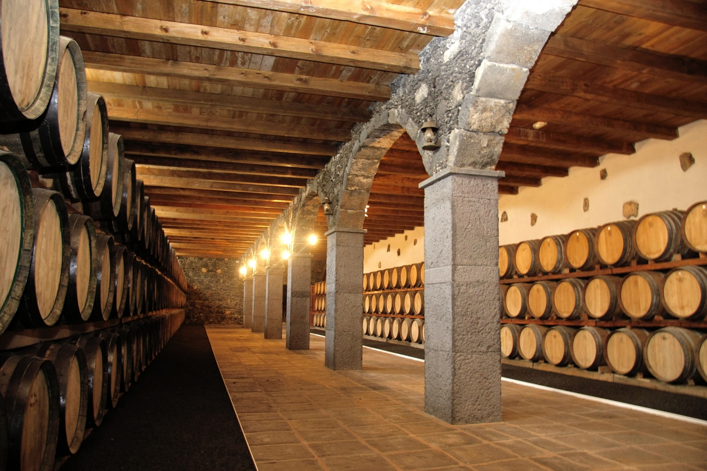 Narrativa, poesía, música y artes plásticas dialogarán con los matices de los caldos para ofrecer experiencias íntimas y cuidadosamente diseñadas Narrativa, poesía, música y artes plásticas dialogarán con los matices de los caldos para ofrecer experiencias íntimas y cuidadosamente diseñadas