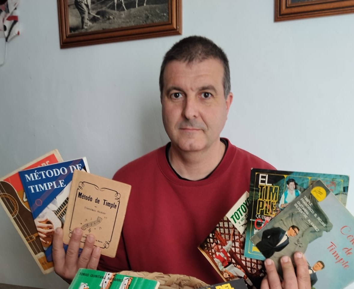 Daniel Morales expone en La Graciosa más de ochenta discos antiguos e históricos de la música folclórica de Canarias Daniel Morales expone en La Graciosa más de ochenta discos antiguos e históricos de la música folclórica de Canarias