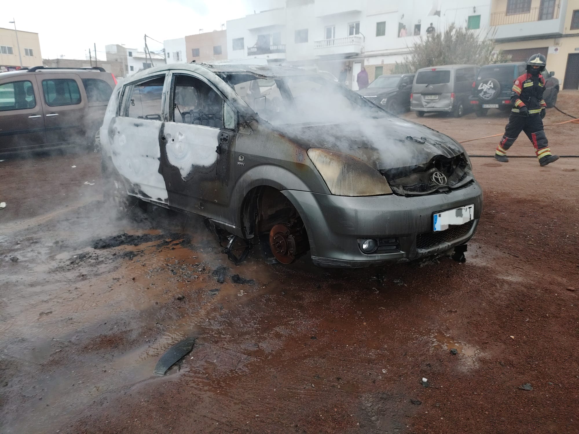 La rápida actuación de los bomberos evitó daños mayores en la zona La rápida actuación de los bomberos evitó daños mayores en la zona