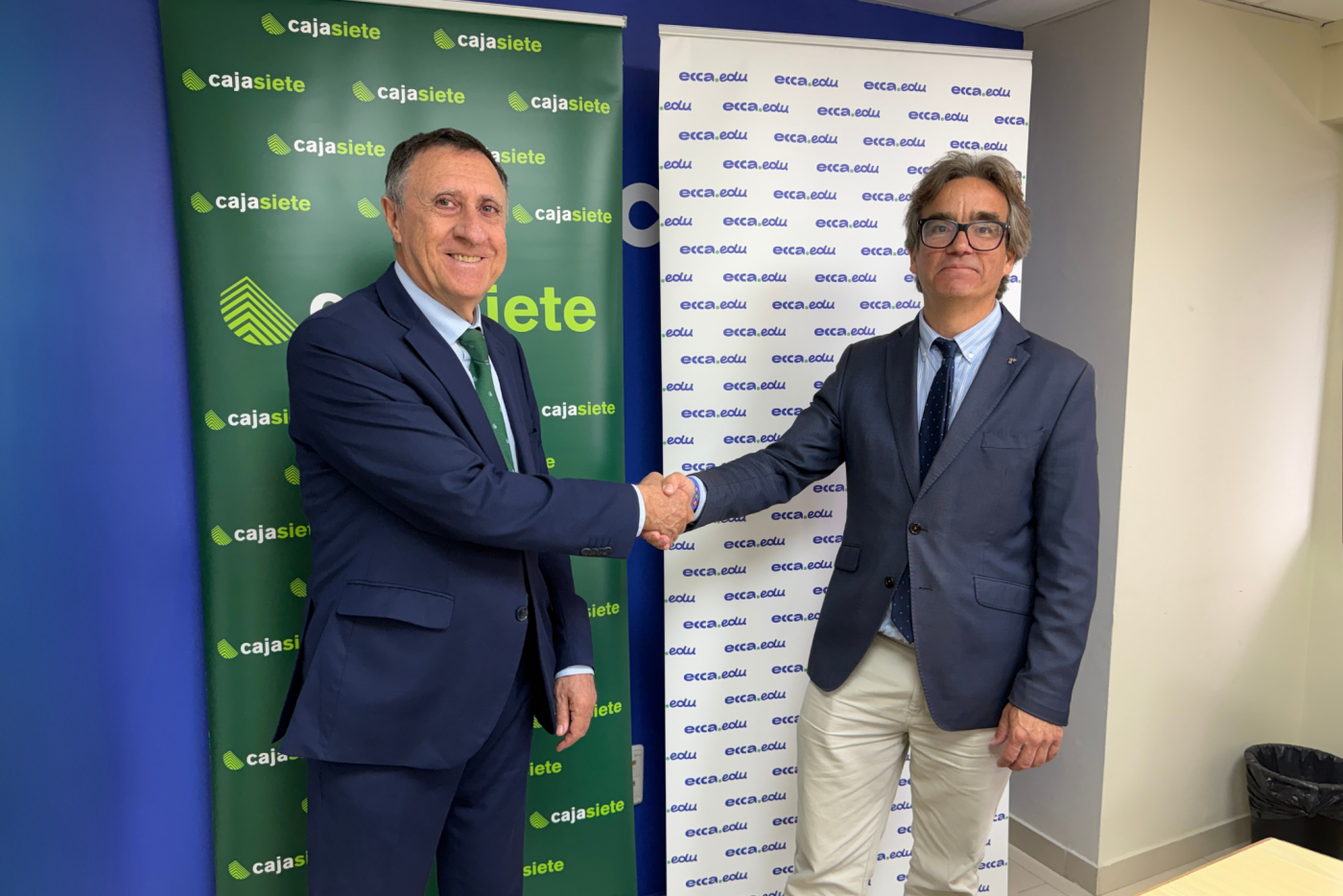 Otorgan becas de estudio para Secundaria y Bachillerato y premiar a los mejores expedientes académicos Otorgan becas de estudio para Secundaria y Bachillerato y premiar a los mejores expedientes académicos