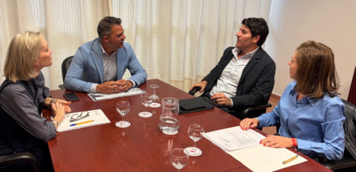 La Federación Turística de Lanzarote analiza junto a Jacobo Medina la situación actual de la isla La Federación Turística de Lanzarote analiza junto a Jacobo Medina la situación actual de la isla