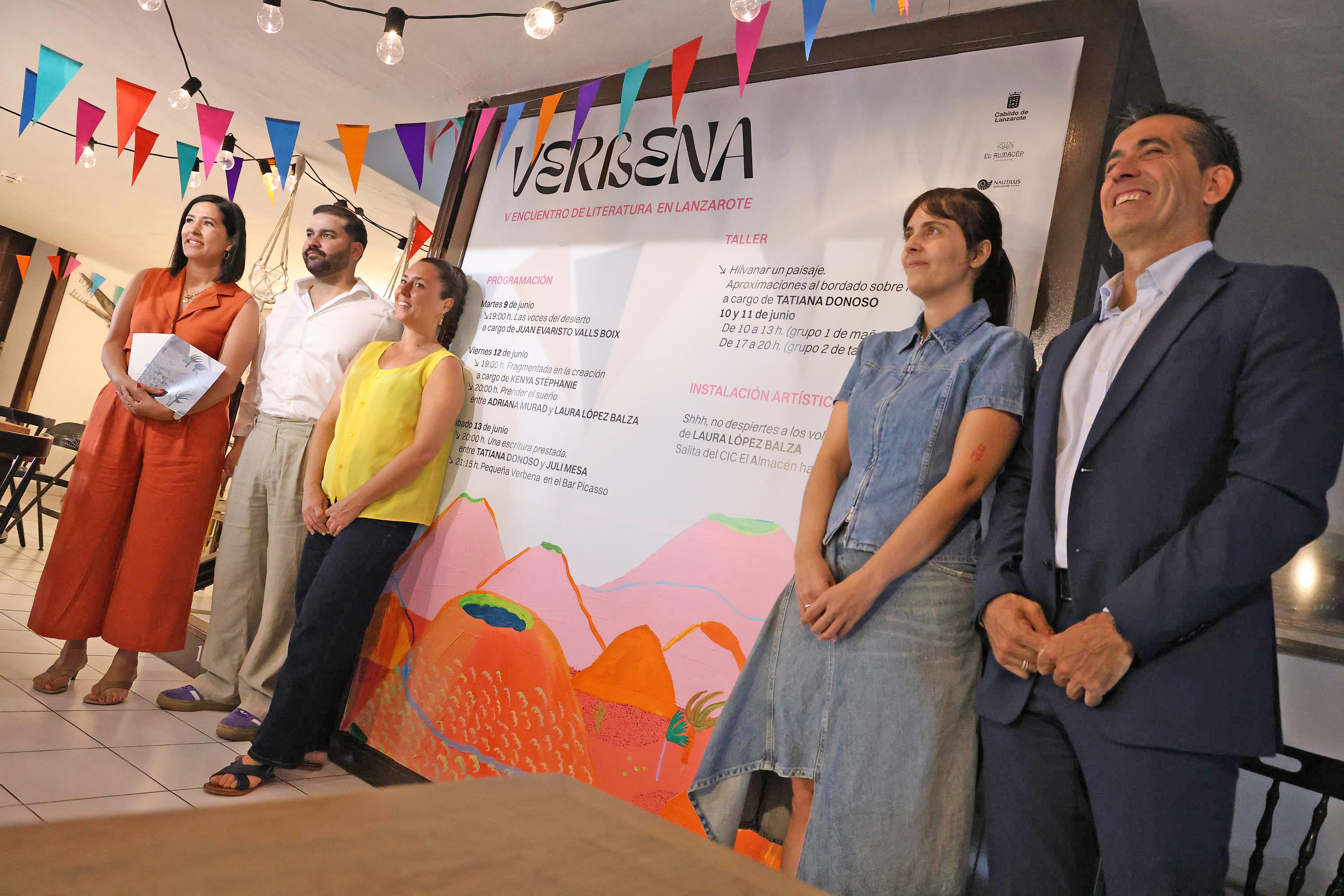 El encuentro literario incorpora la instalación artística El encuentro literario incorpora la instalación artística