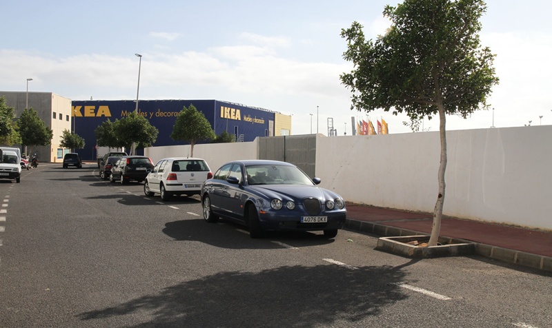 El solar (ahora tapiado) donde Mercadona quiere instalarse en la zona de Altavista II