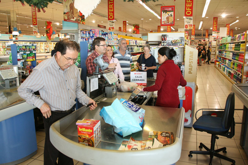 Los lanzaroteños compran hasta el último momento en estas fechas.