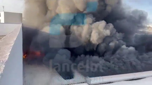 Espectaculares imágenes del incendio en el centro de Arrecife Espectaculares imágenes del incendio en el centro de Arrecife